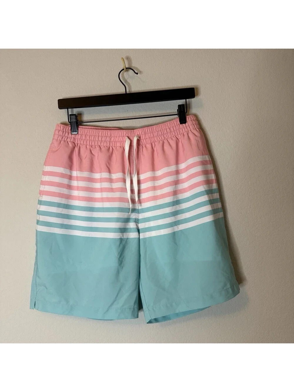 Chubbies Men’s Swim Trunks Large 7” Inseam Pink Aqua Striped Board Shorts